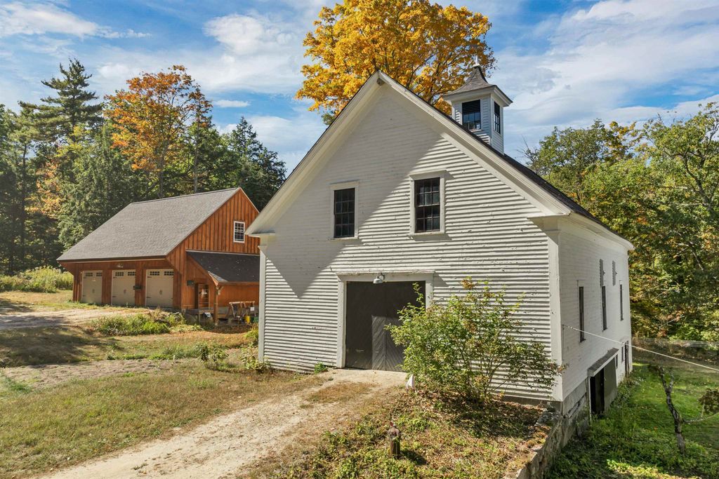 Photo of 829 Bearcamp Hwy &amp; 10 Mountain Road, Tamworth, NH 03883 (MLS # 5080145)