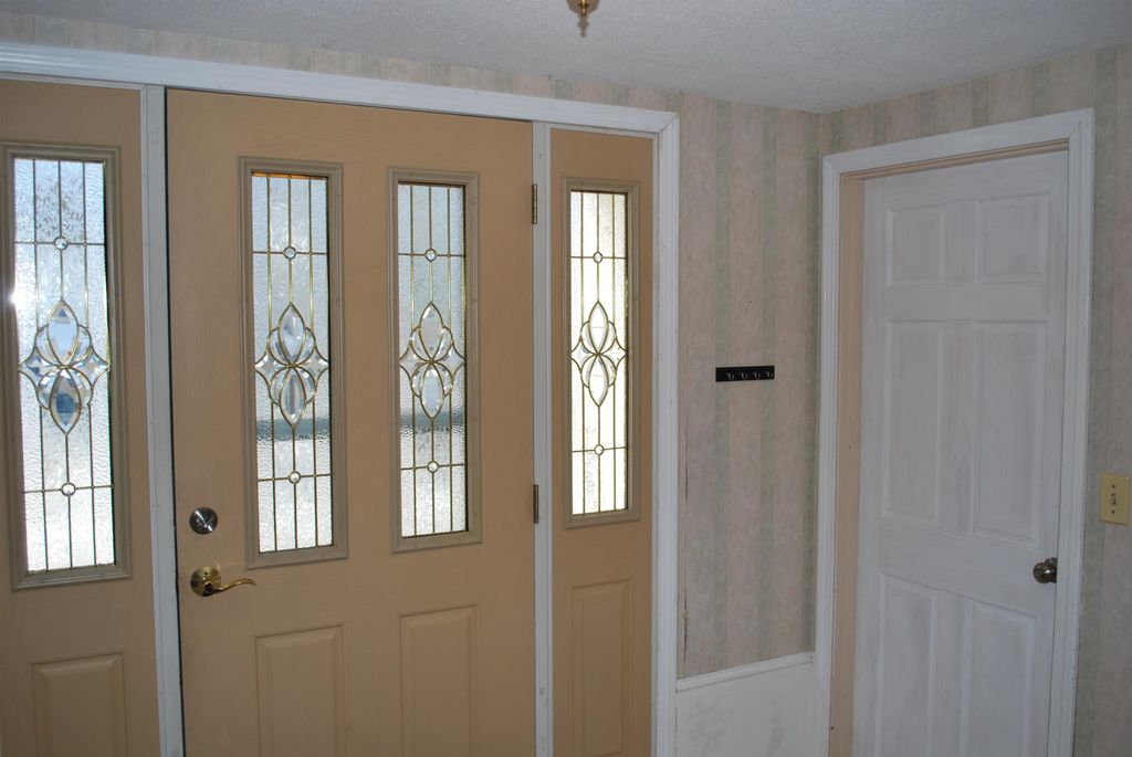 Photo of 12 Oakdale Avenue, Nashua, NH 03062 (MLS # 5077271)