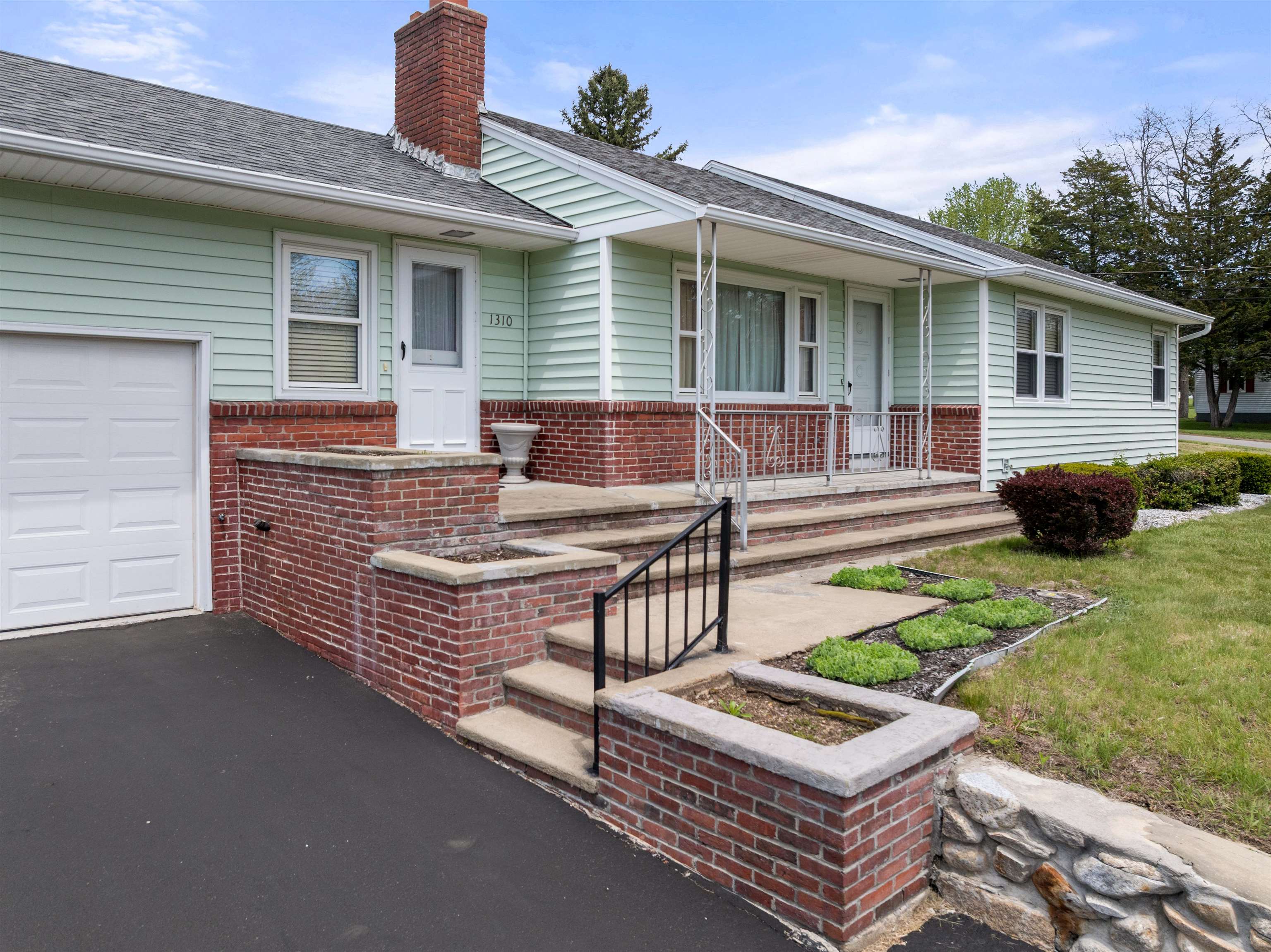 1310 Wellington Road