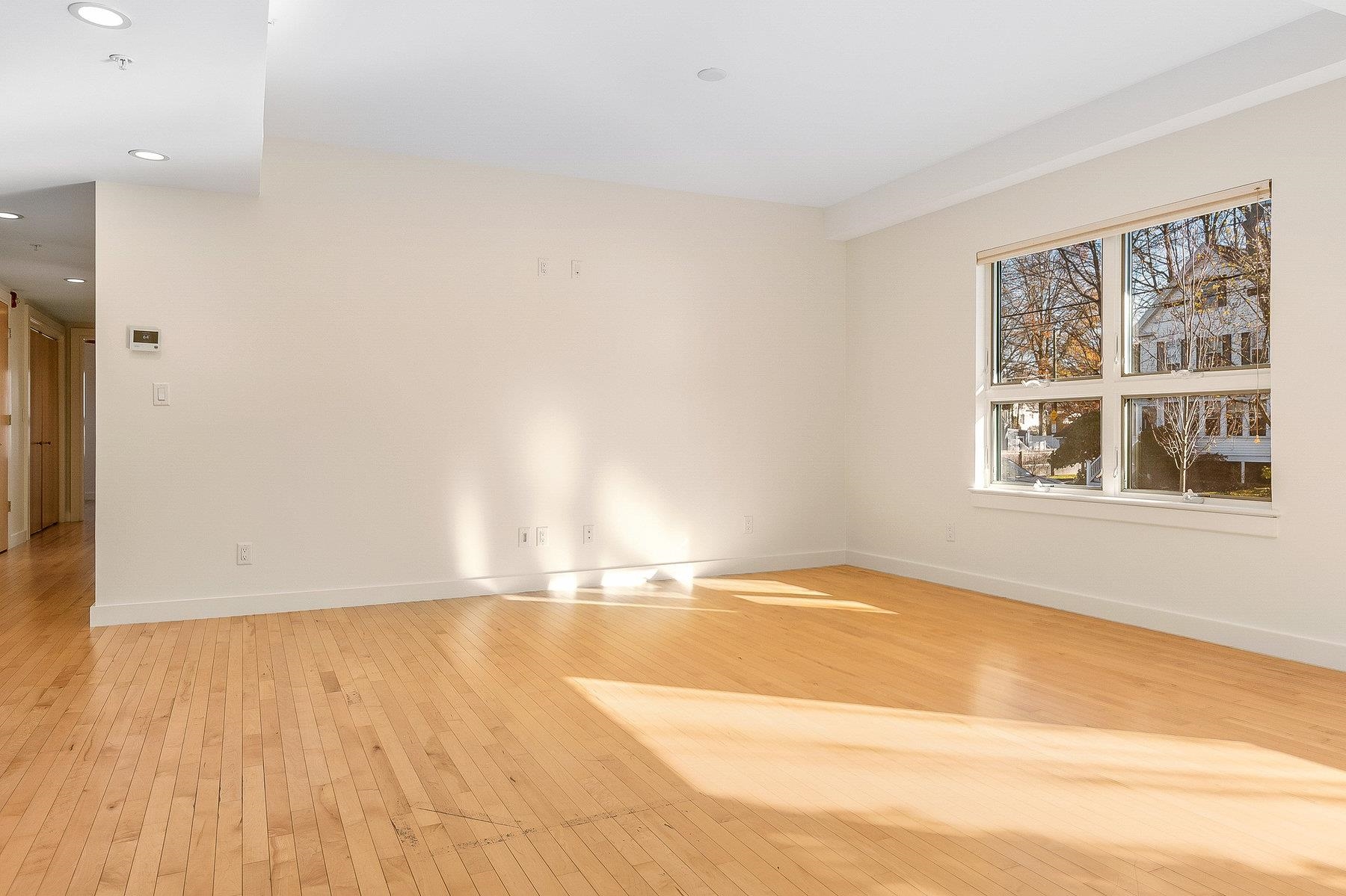 Portsmouth, New Hampshire 03801, United States, 2 Bedrooms Bedrooms, ,2 BathroomsBathrooms,Residential,Active,246632