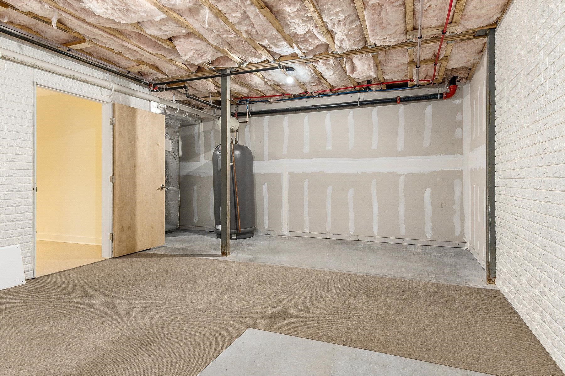 Portsmouth, New Hampshire 03801, United States, 2 Bedrooms Bedrooms, ,2 BathroomsBathrooms,Residential,Active,246632