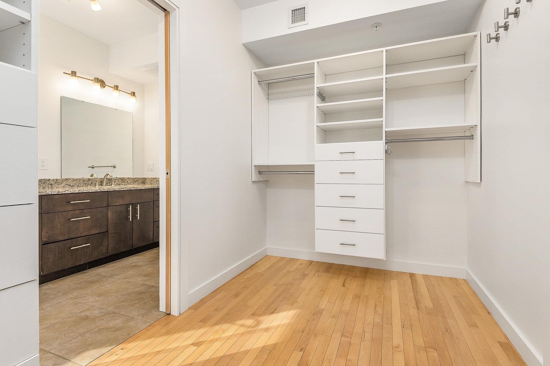 Portsmouth, New Hampshire 03801, United States, 2 Bedrooms Bedrooms, ,2 BathroomsBathrooms,Residential,Active,246632