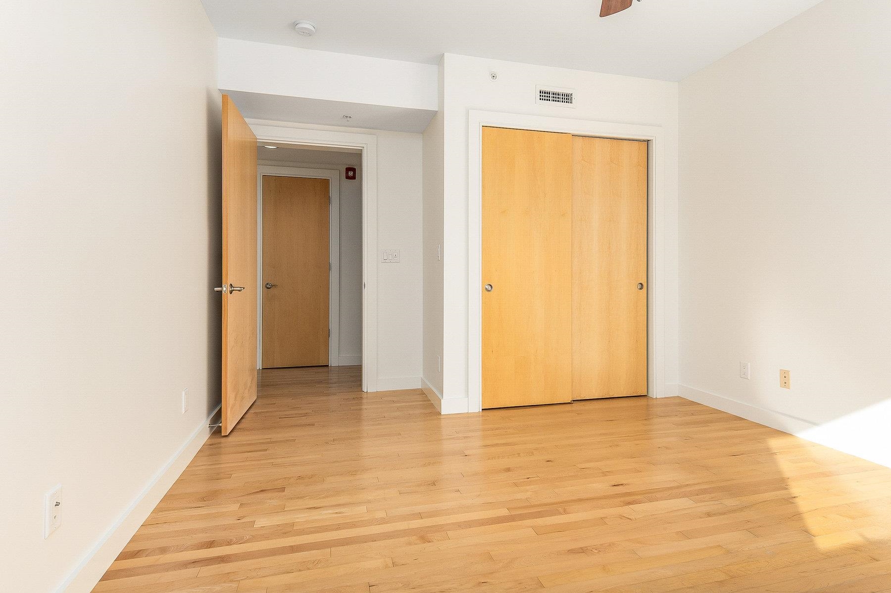 Portsmouth, New Hampshire 03801, United States, 2 Bedrooms Bedrooms, ,2 BathroomsBathrooms,Residential,Active,246632