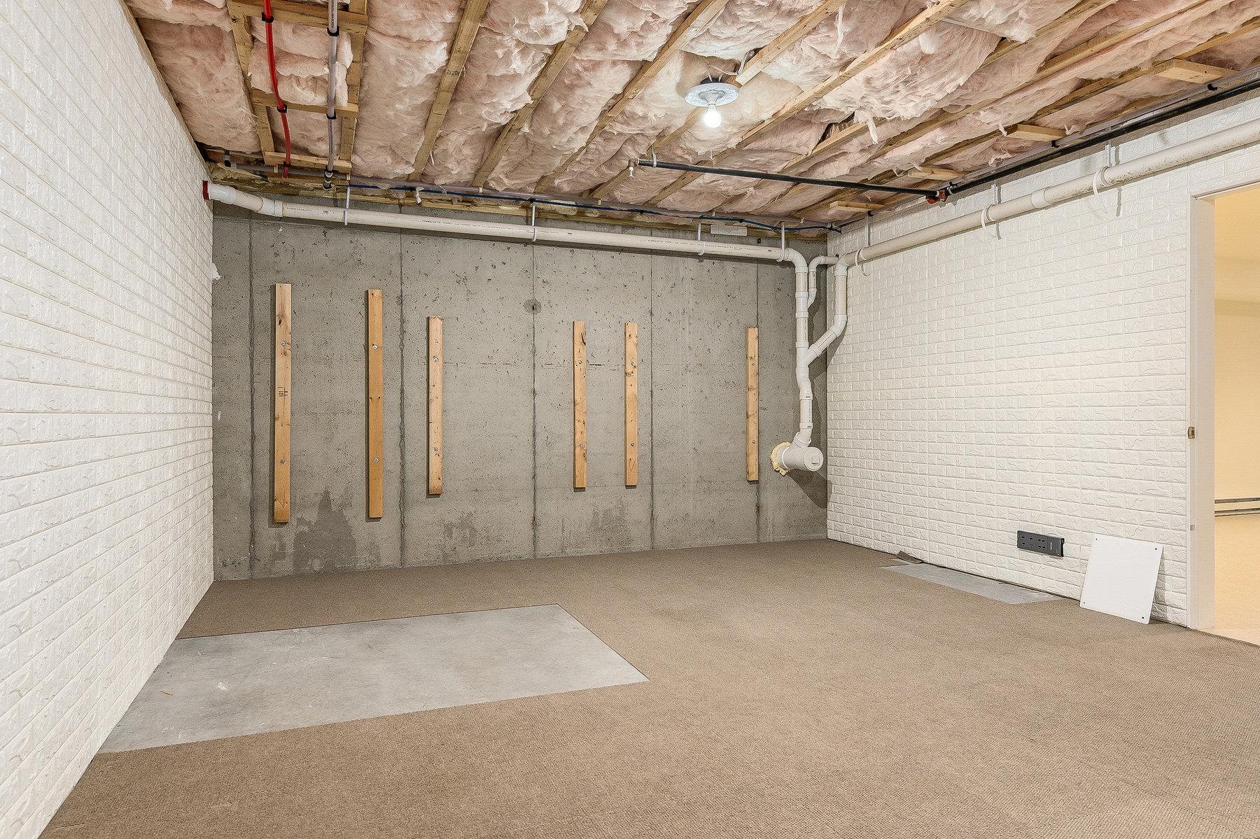 Portsmouth, New Hampshire 03801, United States, 2 Bedrooms Bedrooms, ,2 BathroomsBathrooms,Residential,Active,246632