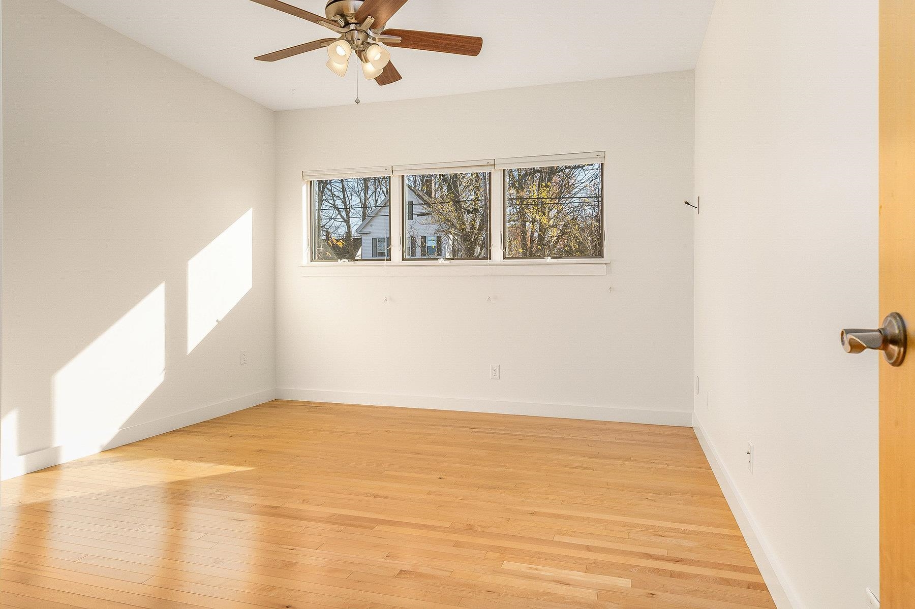 Portsmouth, New Hampshire 03801, United States, 2 Bedrooms Bedrooms, ,2 BathroomsBathrooms,Residential,Active,246632