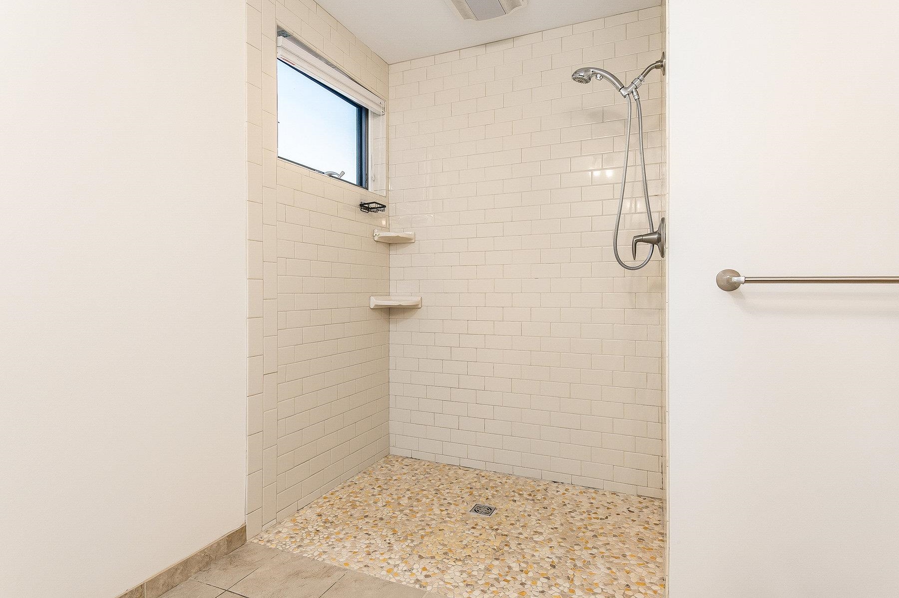 Portsmouth, New Hampshire 03801, United States, 2 Bedrooms Bedrooms, ,2 BathroomsBathrooms,Residential,Active,246632