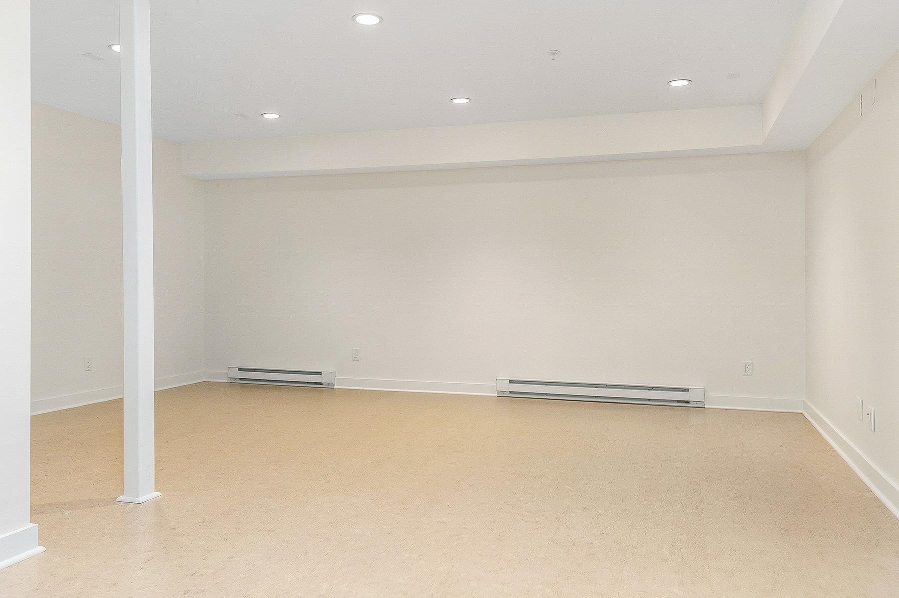 Portsmouth, New Hampshire 03801, United States, 2 Bedrooms Bedrooms, ,2 BathroomsBathrooms,Residential,Active,246632