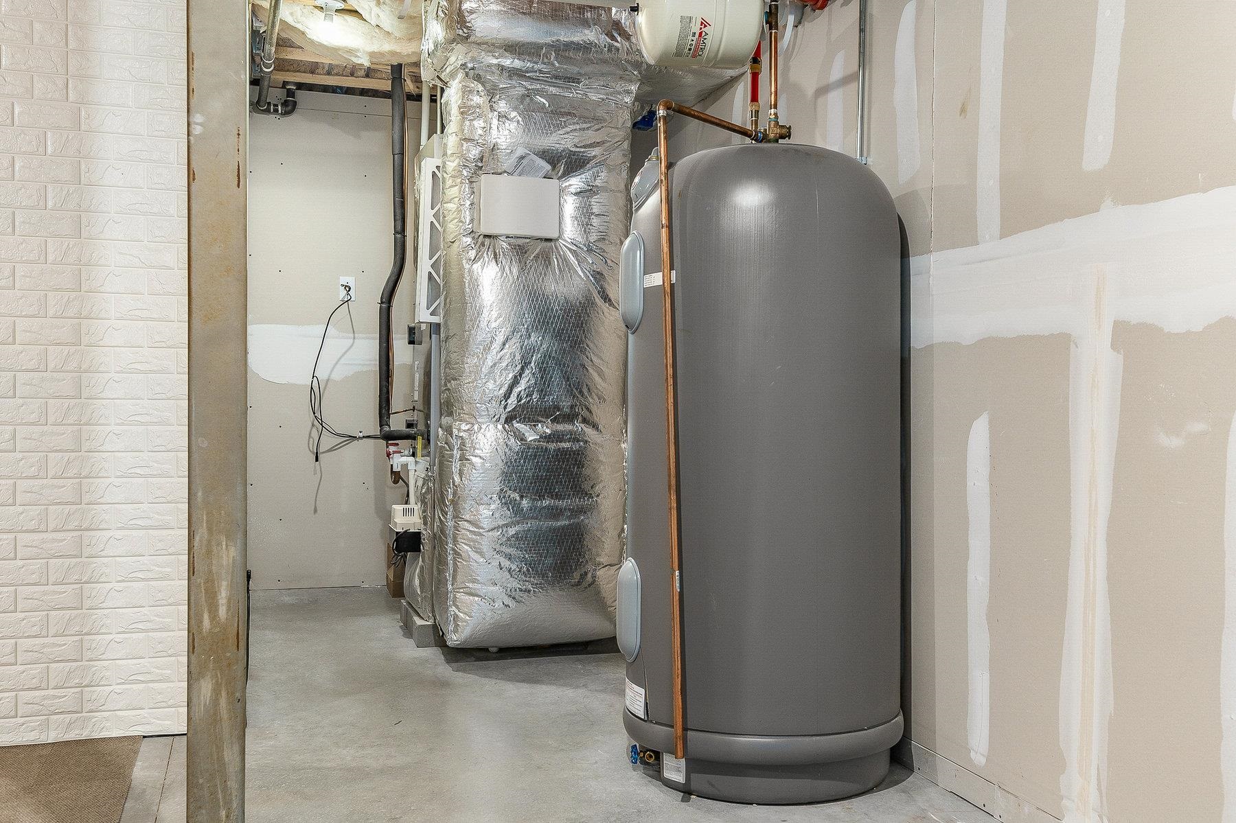 Portsmouth, New Hampshire 03801, United States, 2 Bedrooms Bedrooms, ,2 BathroomsBathrooms,Residential,Active,246632