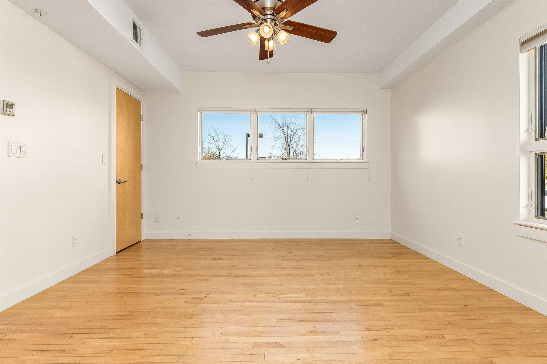 Portsmouth, New Hampshire 03801, United States, 2 Bedrooms Bedrooms, ,2 BathroomsBathrooms,Residential,Active,246632