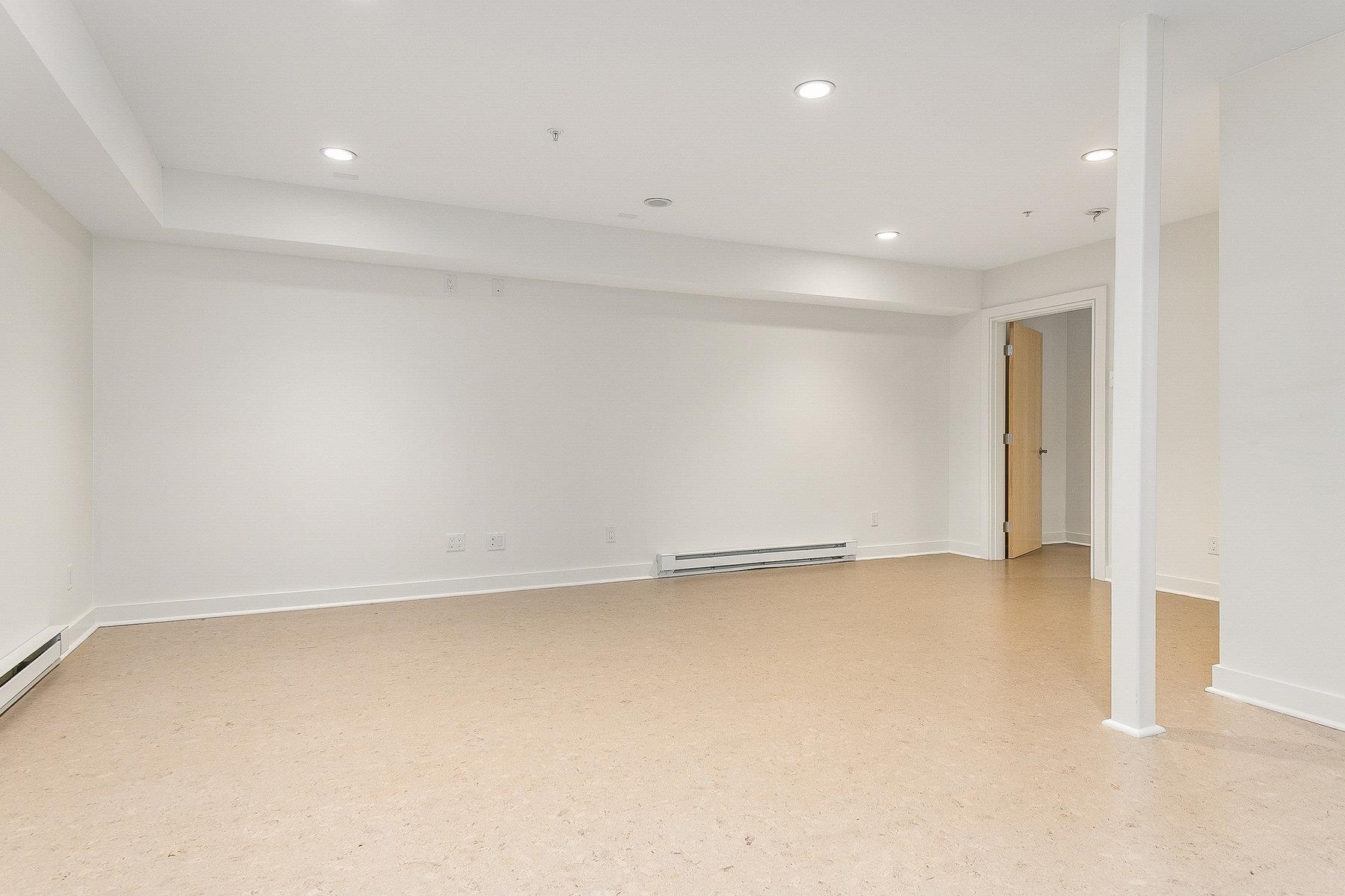 Portsmouth, New Hampshire 03801, United States, 2 Bedrooms Bedrooms, ,2 BathroomsBathrooms,Residential,Active,246632