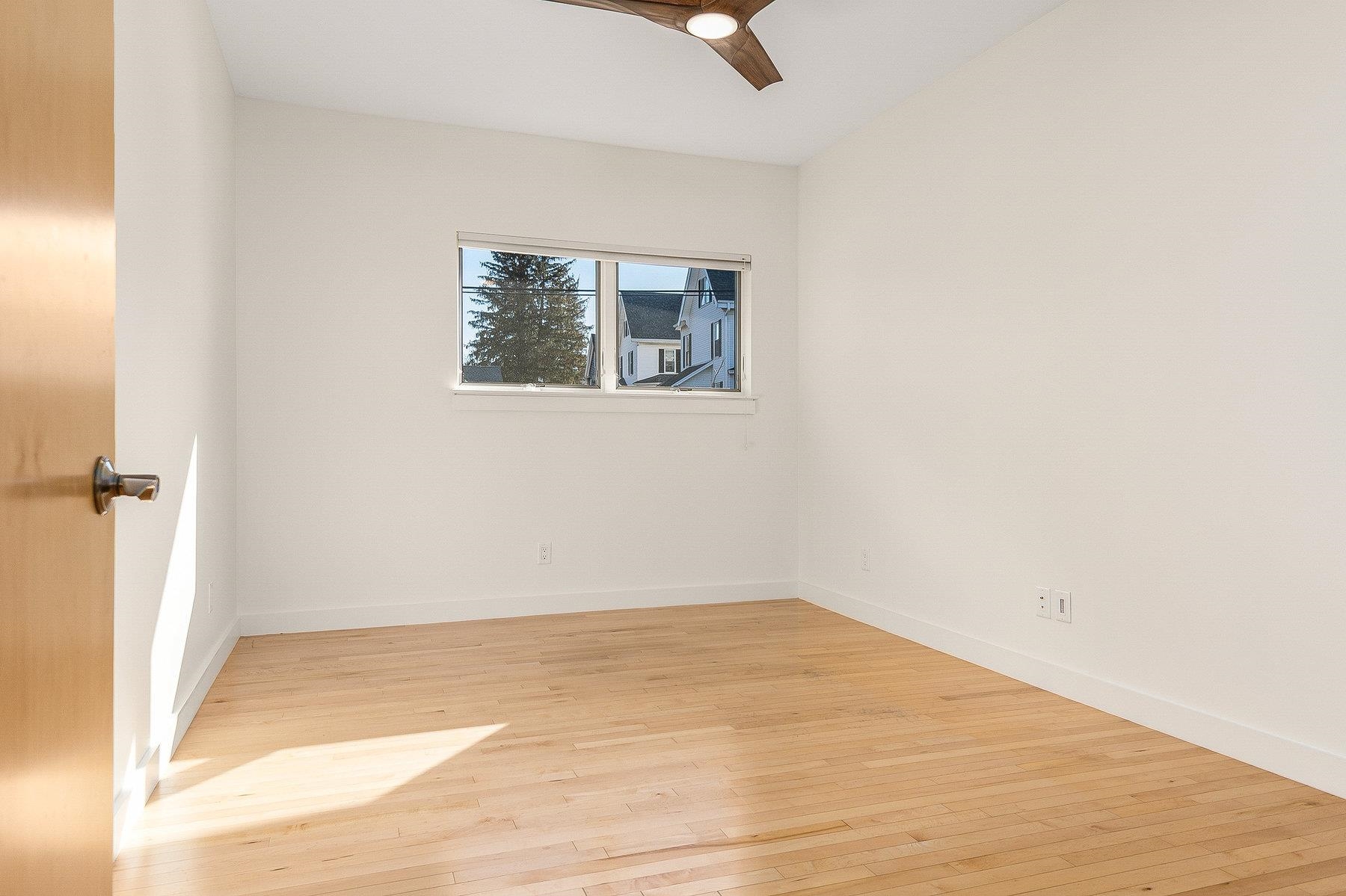 Portsmouth, New Hampshire 03801, United States, 2 Bedrooms Bedrooms, ,2 BathroomsBathrooms,Residential,Active,246632