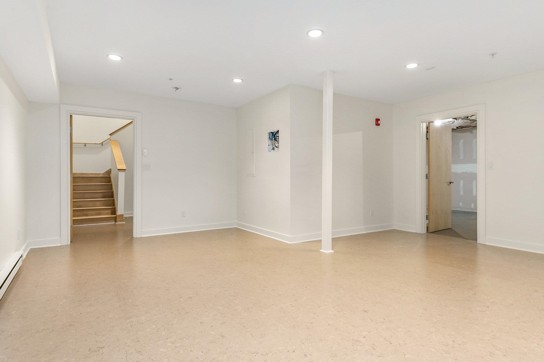 Portsmouth, New Hampshire 03801, United States, 2 Bedrooms Bedrooms, ,2 BathroomsBathrooms,Residential,Active,246632