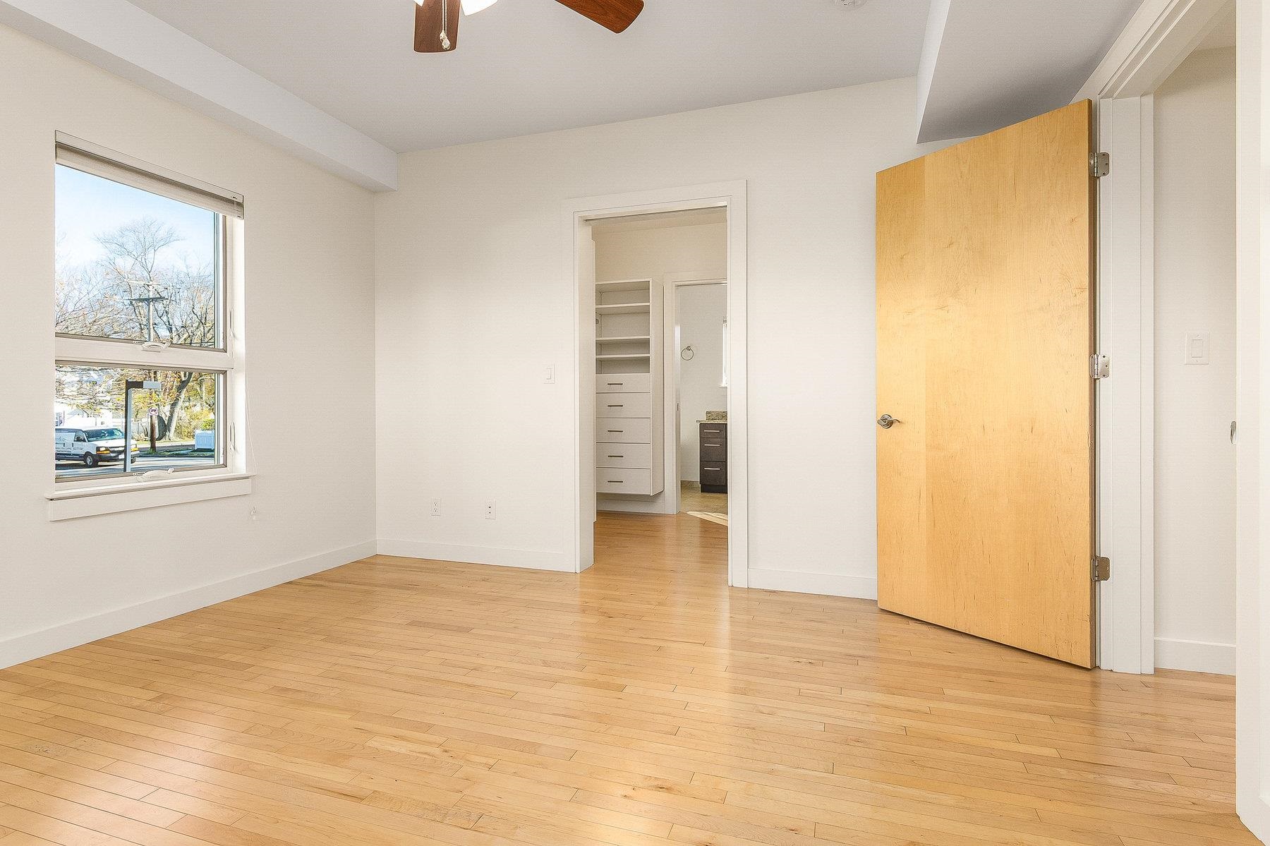 Portsmouth, New Hampshire 03801, United States, 2 Bedrooms Bedrooms, ,2 BathroomsBathrooms,Residential,Active,246632