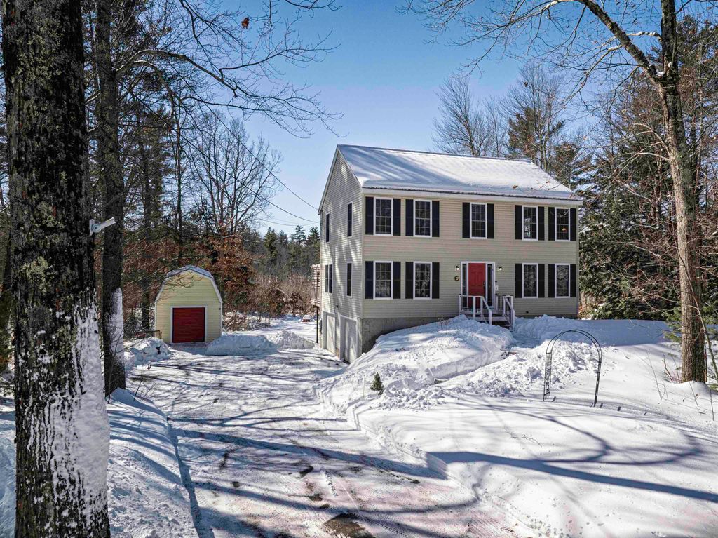 Photo of 319 Old Concord Turnpike, Barrington, NH 03825 (MLS # 5078139)