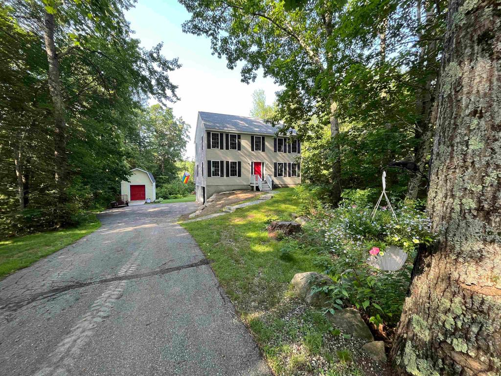 Photo of 319 Old Concord Turnpike, Barrington, NH 03825 (MLS # 5078139)