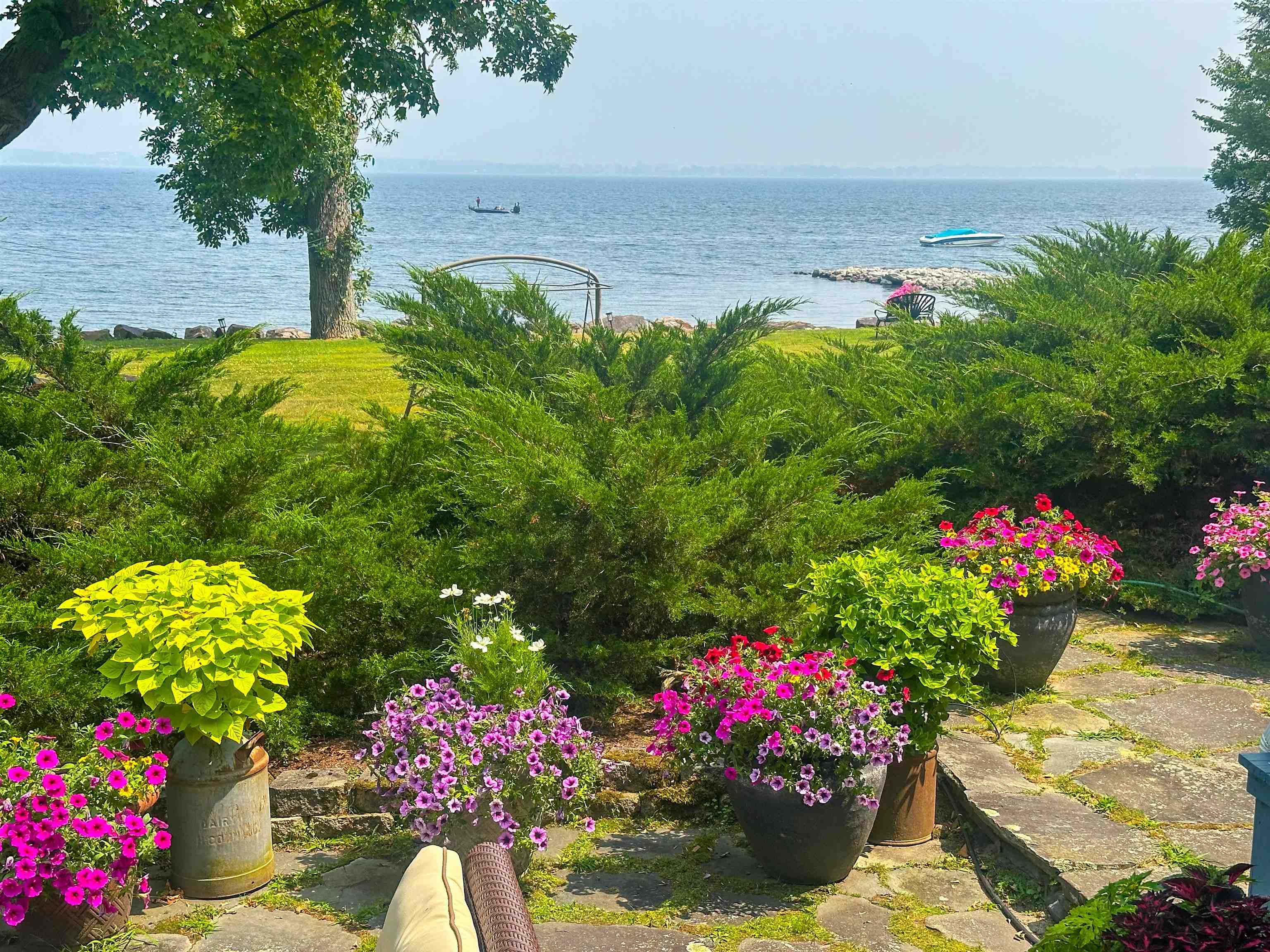 283 North End Road East