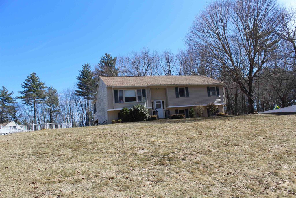 Photo of 16 Towne Drive, Derry, NH 03038 (MLS # 5077428)