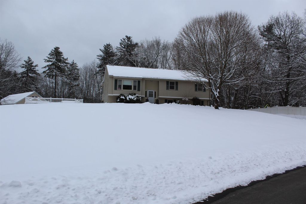Photo of 16 Towne Drive, Derry, NH 03038 (MLS # 5077428)