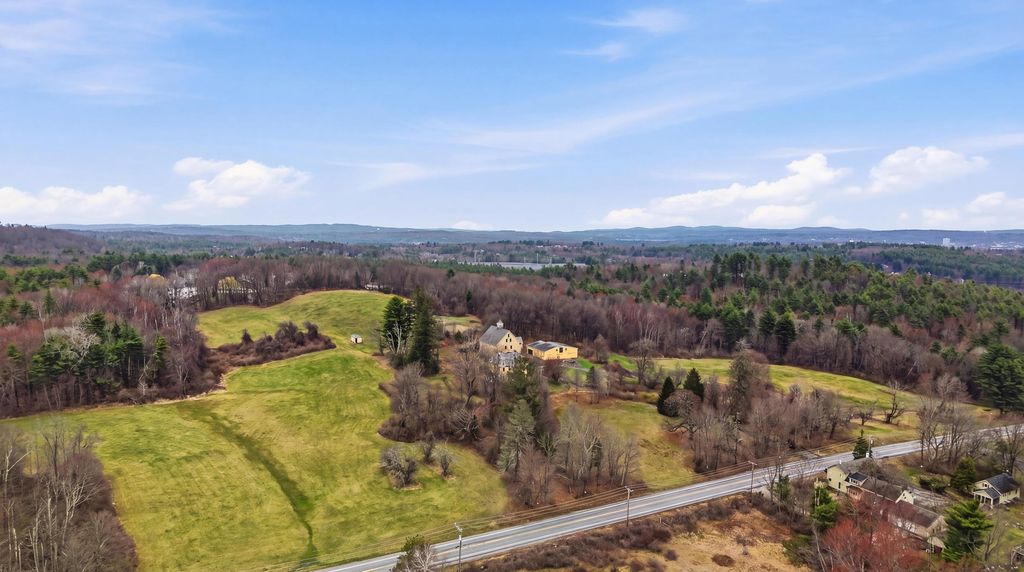 Photo of 117 New Boston Road, Bedford, NH 03110 (MLS # 5084106)