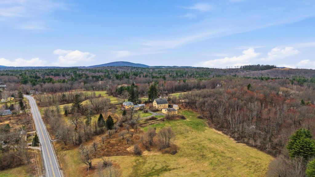 Photo of 117 New Boston Road, Bedford, NH 03110 (MLS # 5084106)