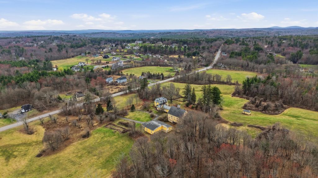 Photo of 117 New Boston Road, Bedford, NH 03110 (MLS # 5084106)
