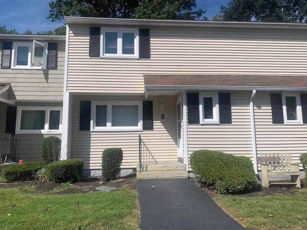 Photo of 4 Cedarbrook Village #B, Rochester, NH 03867 (MLS # 5076362)