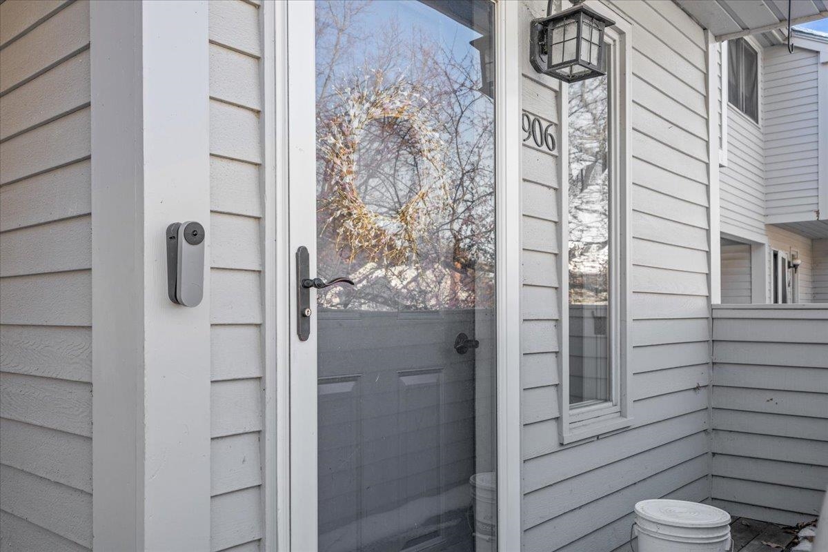 33 Harbor View Road 906