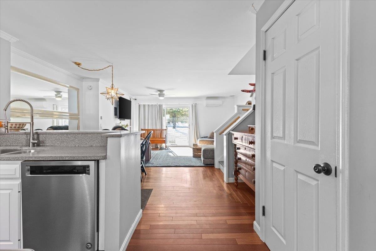 33 Harbor View Road 906