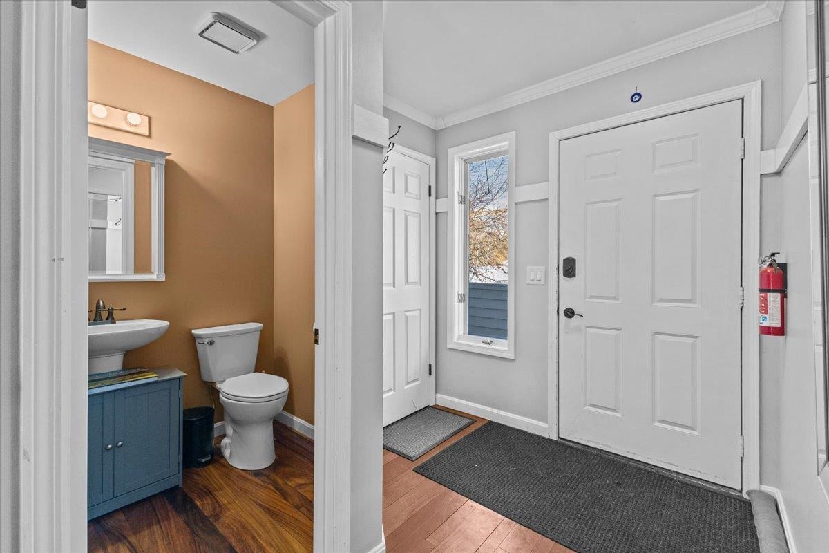 33 Harbor View Road 906