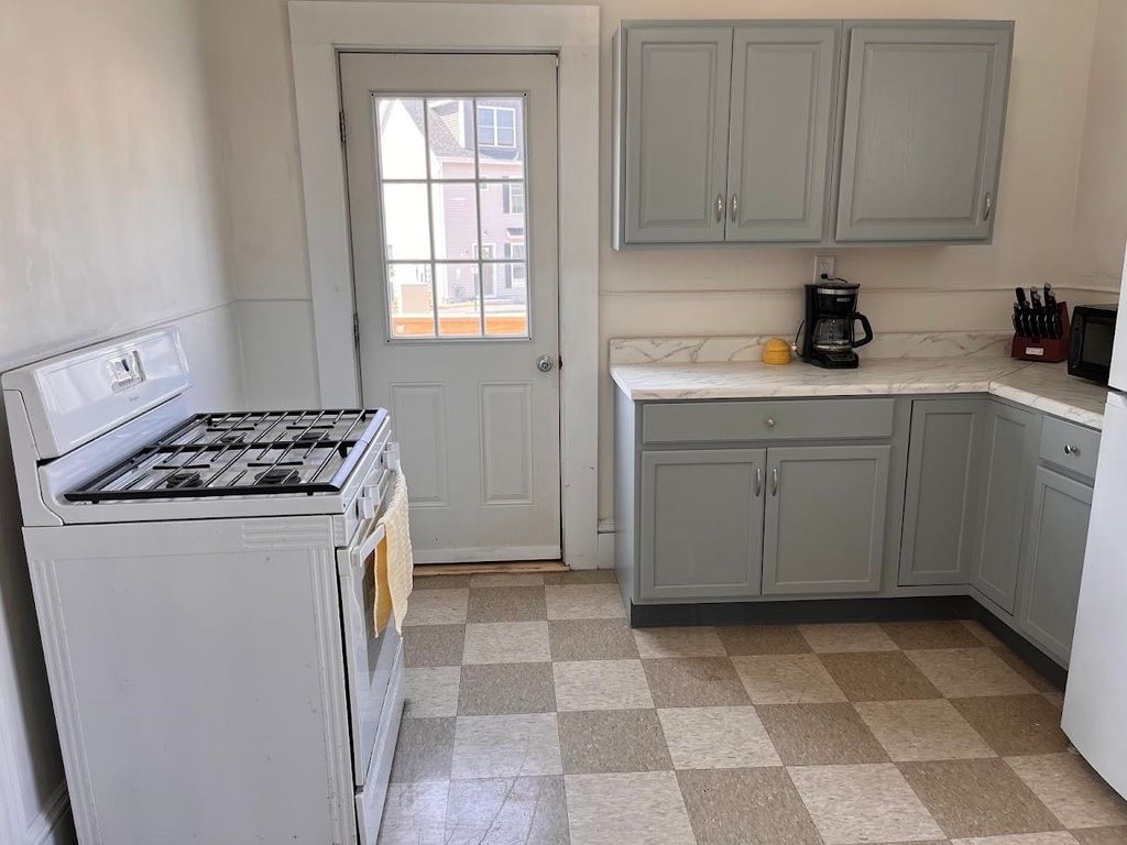 Photo of 408 Porter Street, Manchester, NH 03103 (MLS # 5086080)