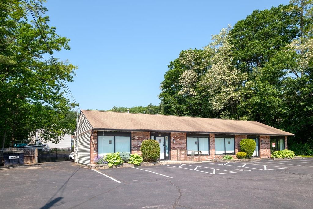 Photo of 755 Columbus Avenue, Rochester, NH 03867 (MLS # 5069001)