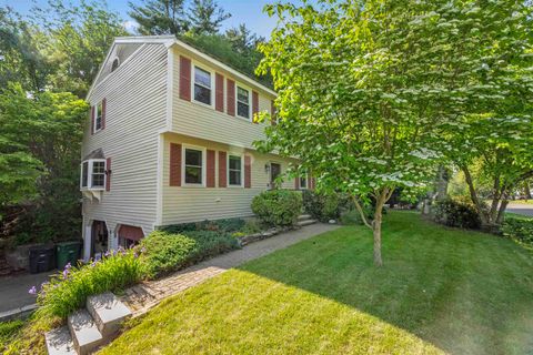 4 Franconia Drive Nashua NH 03063