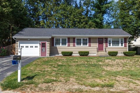 Photo of 9 Spruce Street, Hudson, NH 03051 (MLS # 5061058)