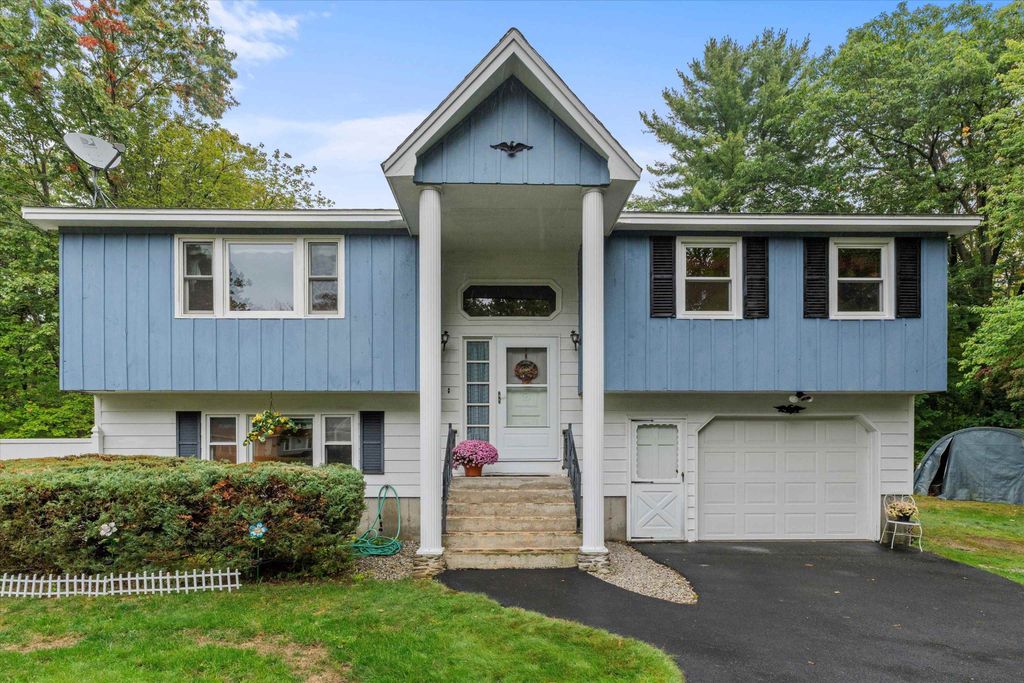 Photo of 11 Grand Avenue, Manchester, NH 03109 (MLS # 5062988)