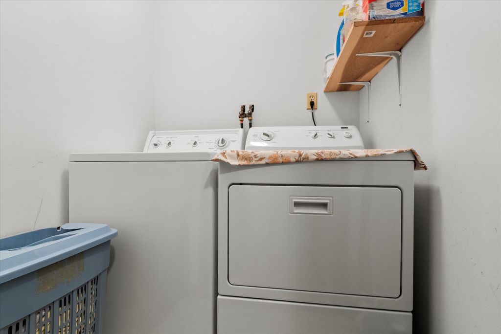 Photo of 11 Grand Avenue, Manchester, NH 03109 (MLS # 5062988)