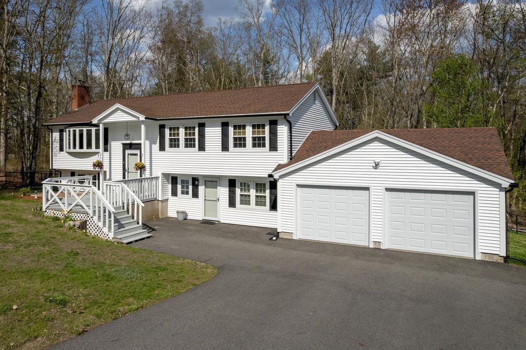 Photo of 11 Mathew Drive Drive, Merrimack, NH 03054 (MLS # 5088978)