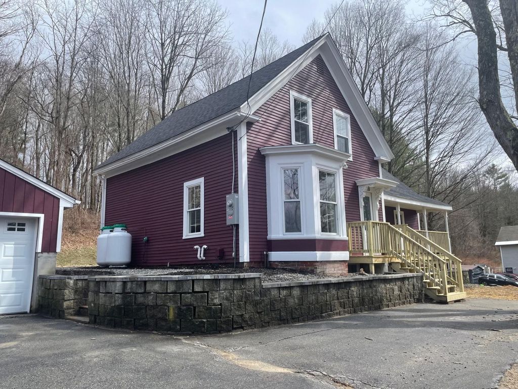 Photo of 10 Hillside Avenue, Swanzey, NH 03446 (MLS # 5081510)