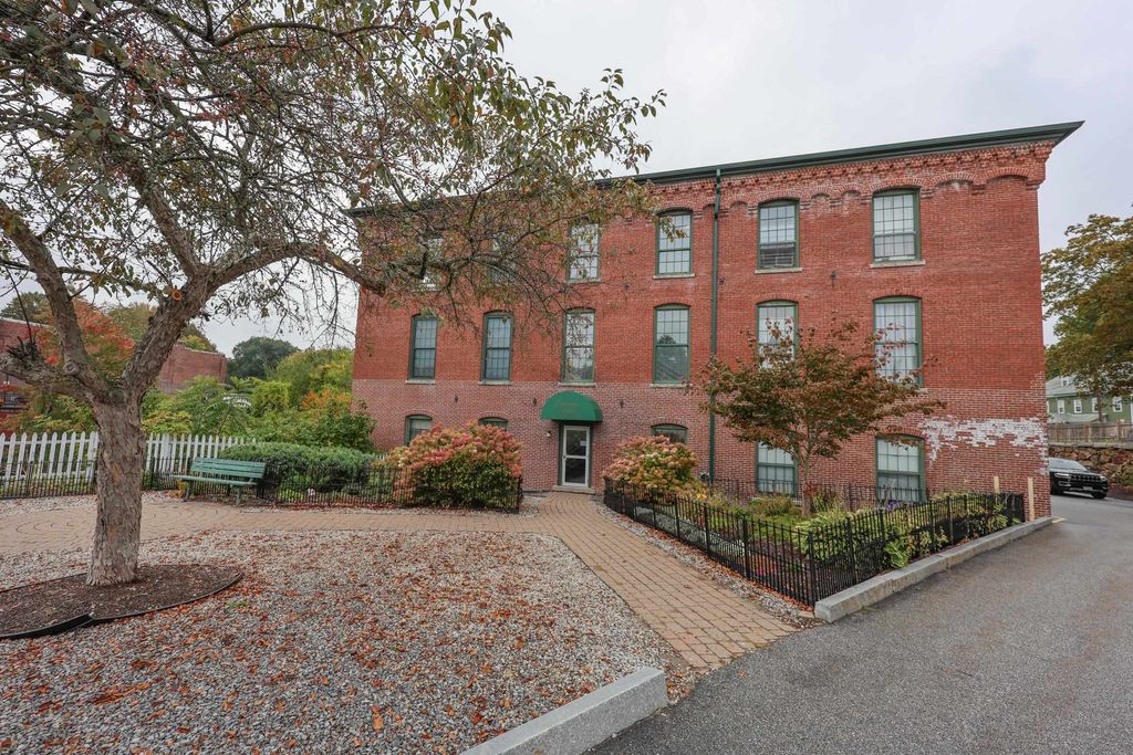 Photo of 100 Main Street #111, Pembroke, NH 03275 (MLS # 5062825)