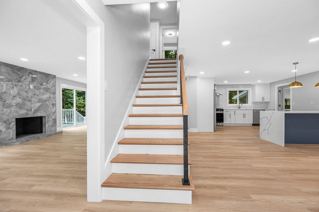Photo of 10 Lamb Road, Nashua, NH 03062 (MLS # 5061932)