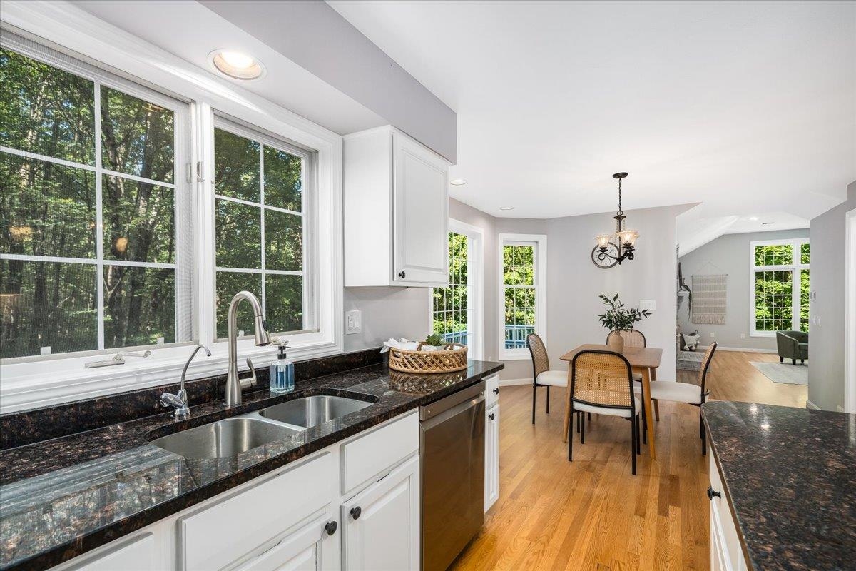 Bedford, New Hampshire 03110, United States, 4 Bedrooms Bedrooms, ,3 BathroomsBathrooms,Residential,Active,160071