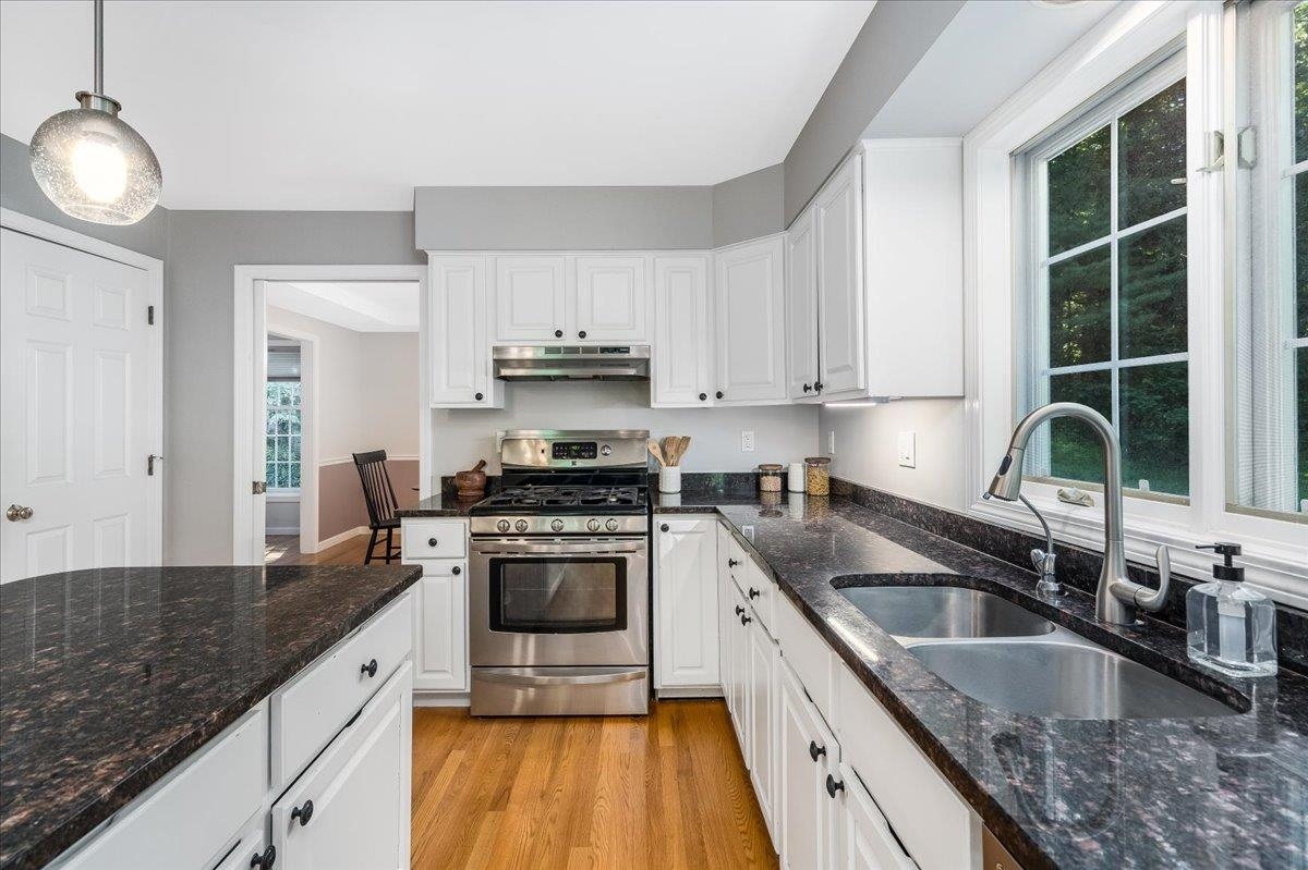 Bedford, New Hampshire 03110, United States, 4 Bedrooms Bedrooms, ,3 BathroomsBathrooms,Residential,Active,160071