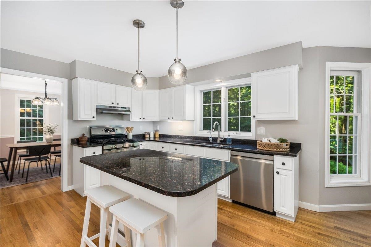 Bedford, New Hampshire 03110, United States, 4 Bedrooms Bedrooms, ,3 BathroomsBathrooms,Residential,Active,160071