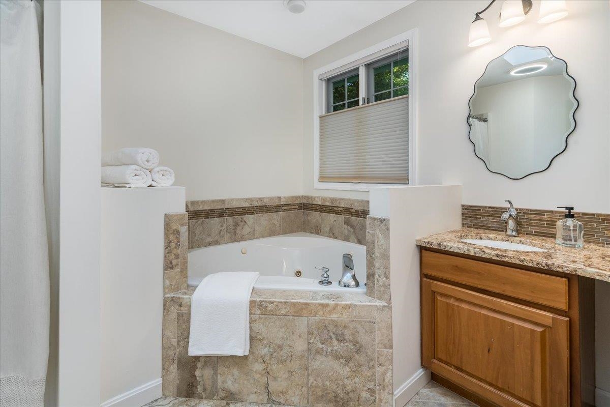 Bedford, New Hampshire 03110, United States, 4 Bedrooms Bedrooms, ,3 BathroomsBathrooms,Residential,Active,160071