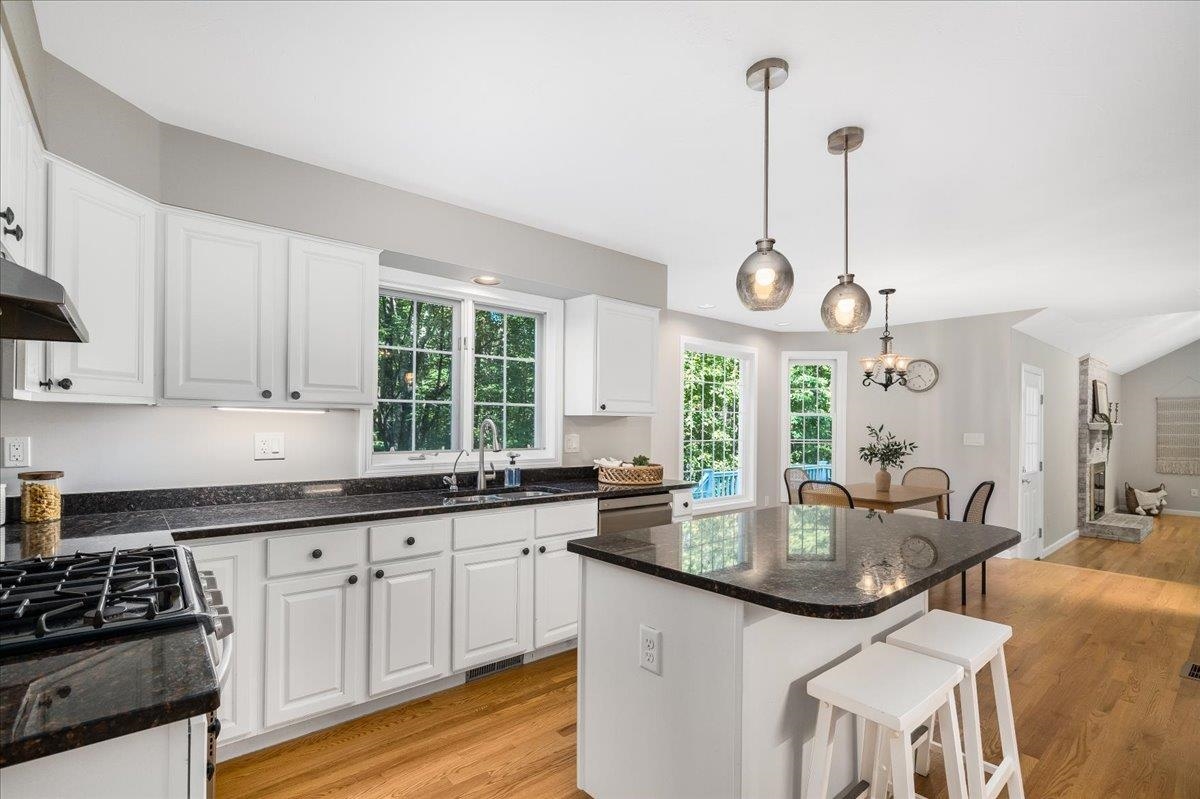 Bedford, New Hampshire 03110, United States, 4 Bedrooms Bedrooms, ,3 BathroomsBathrooms,Residential,Active,160071