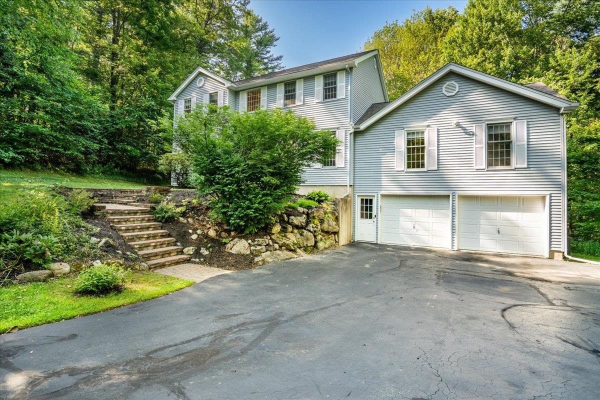 Bedford, New Hampshire 03110, United States, 4 Bedrooms Bedrooms, ,3 BathroomsBathrooms,Residential,Active,160071