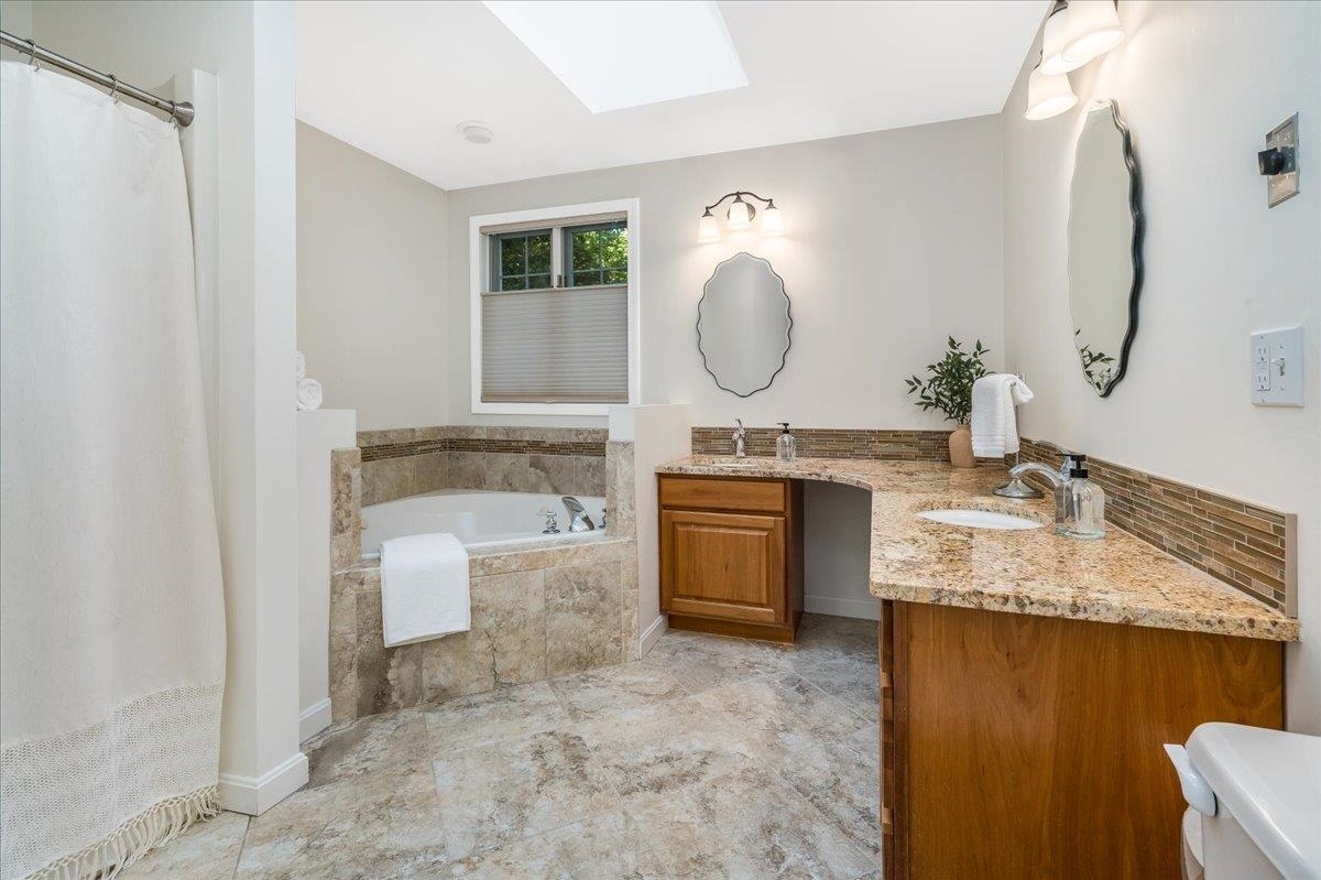 Bedford, New Hampshire 03110, United States, 4 Bedrooms Bedrooms, ,3 BathroomsBathrooms,Residential,Active,160071