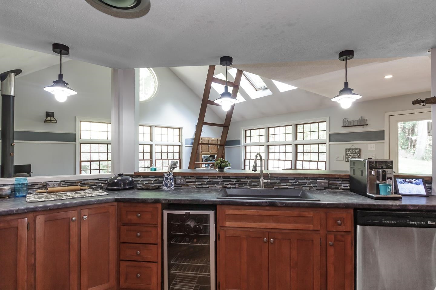 Keene, New Hampshire 03431, United States, 4 Bedrooms Bedrooms, ,3 BathroomsBathrooms,Residential,Pending,39638