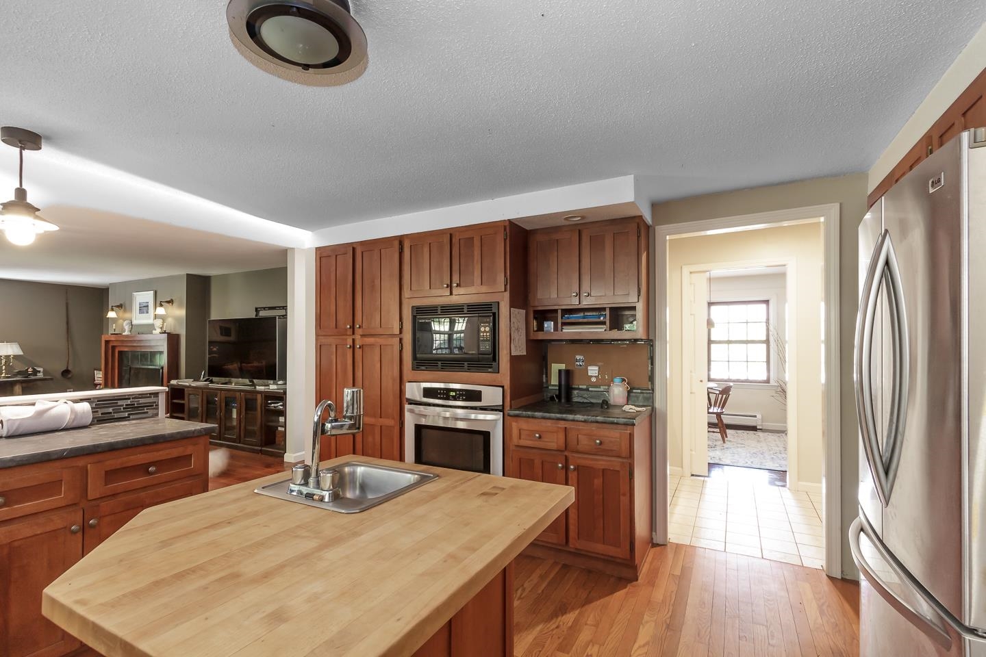 Keene, New Hampshire 03431, United States, 4 Bedrooms Bedrooms, ,3 BathroomsBathrooms,Residential,Pending,39638