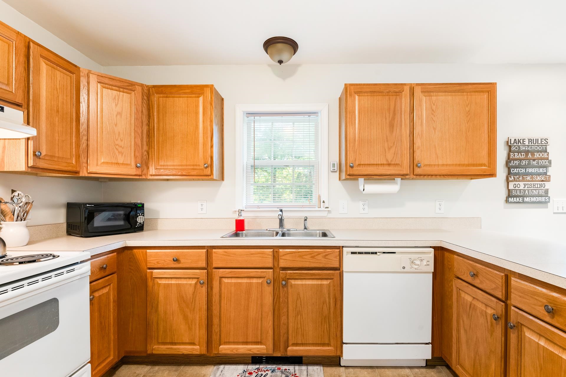 Sunapee, New Hampshire 03782, United States, 4 Bedrooms Bedrooms, ,2 BathroomsBathrooms,Residential,Active,139549