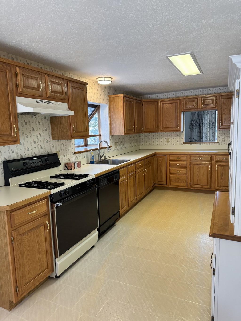 Photo of 40 overlook Drive, Atkinson, NH 03811 (MLS # 5078346)